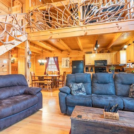 Moonshine Ridge Cabin With Hot Tub And Fire Pit Pigeon Forge Exterior photo