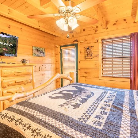 Moonshine Ridge Cabin With Hot Tub And Fire Pit Pigeon Forge Exterior photo