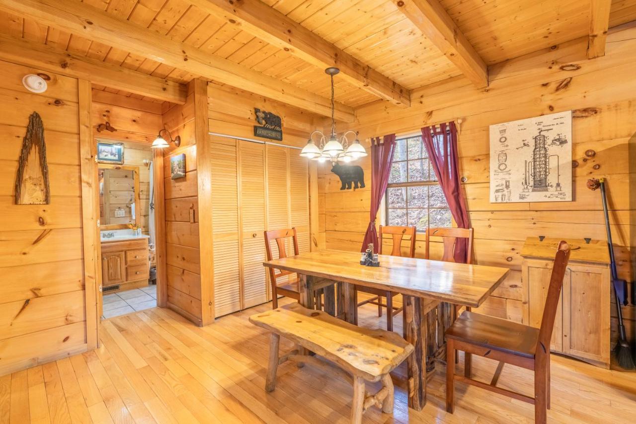 Moonshine Ridge Cabin With Hot Tub And Fire Pit Pigeon Forge Exterior photo