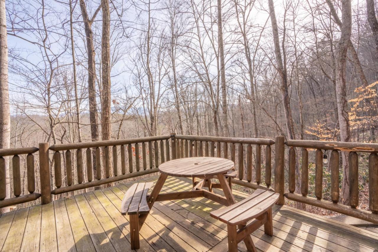 Moonshine Ridge Cabin With Hot Tub And Fire Pit Pigeon Forge Exterior photo