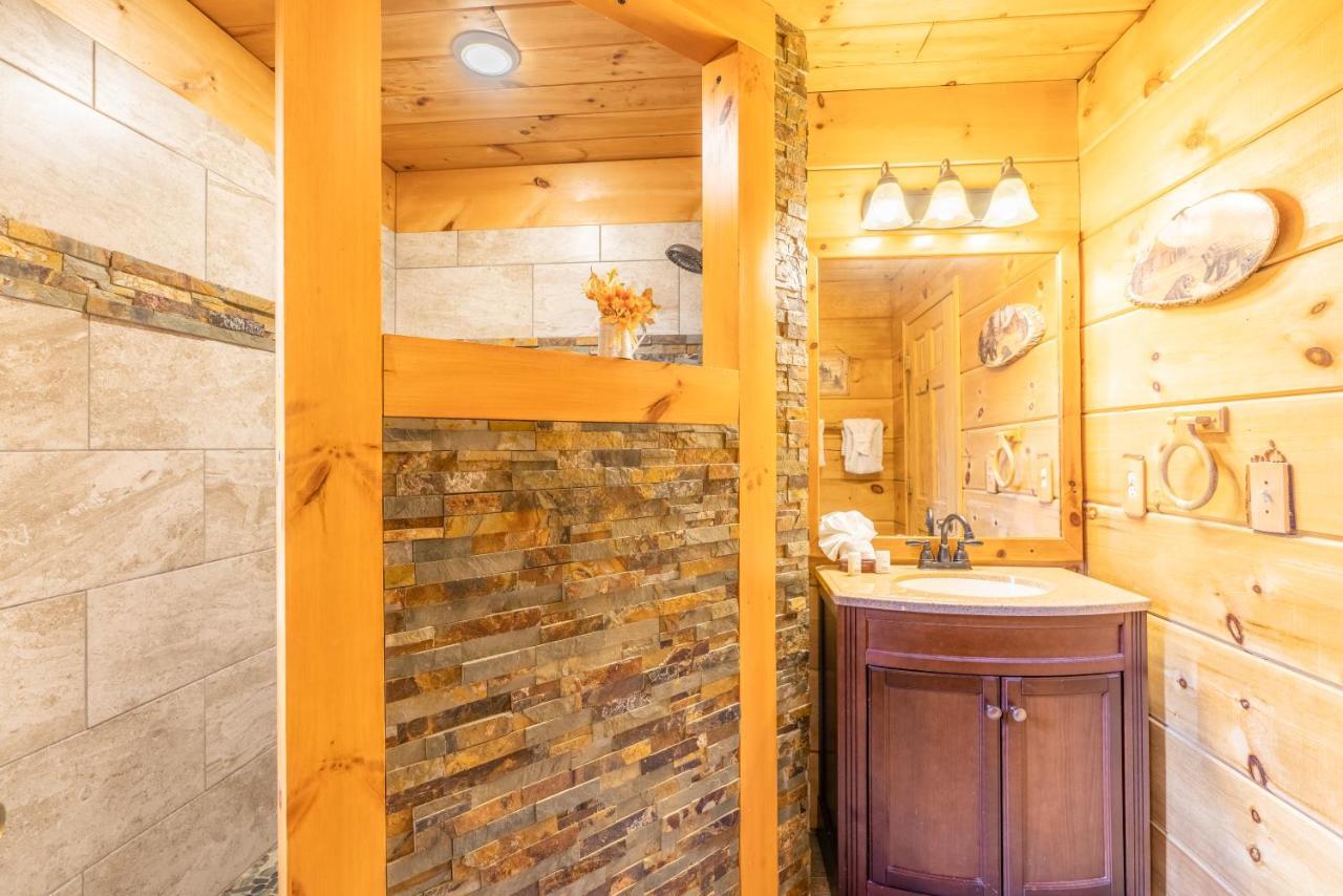Moonshine Ridge Cabin With Hot Tub And Fire Pit Pigeon Forge Exterior photo
